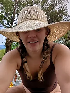 curvycakecutie online show from April 21, 1:42 am