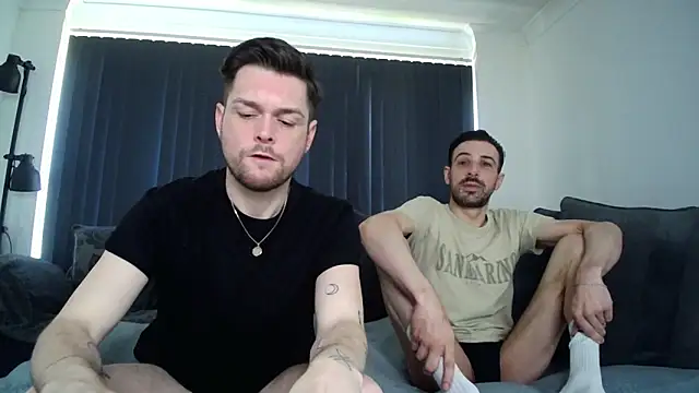 Snapshot of twotwinkhusbandss chatting on September 22, 1:09 pm twotwinkhusbandss online show from September 22, 1:09 pm