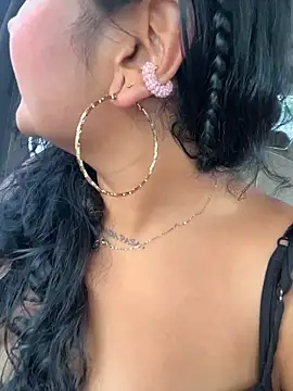 ItsEla online show from March 17, 8:46 pm