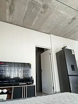 slimcateee online show from February 12, 7:54 am