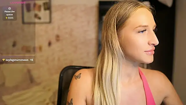 Nicolette  Shea  online show from October 1, 8:19 am