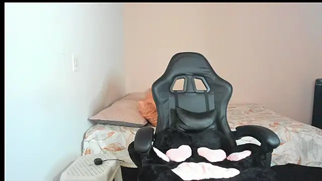 nina pons online show from February 13, 11:06 pm