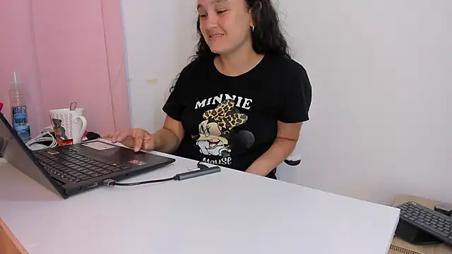 kattypinkk online show from January 16, 11:56 pm