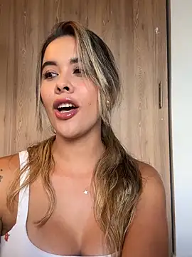 Emilia Bakerr online show from May 12, 7:53 pm