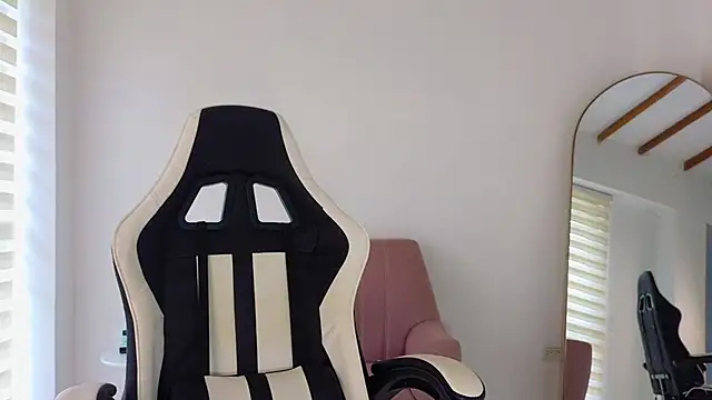 KristennBlue online show from November 7, 5:29 pm