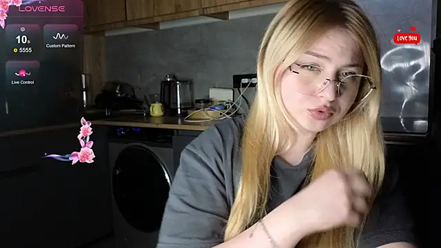 shy blondiee online show from March 22, 8:04 pm