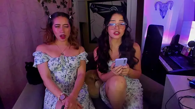 Luna Roja666 online show from October 22, 6:18 am