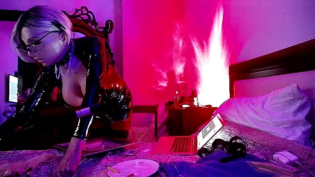 CharlotteVixxens online show from October 2, 11:54 pm