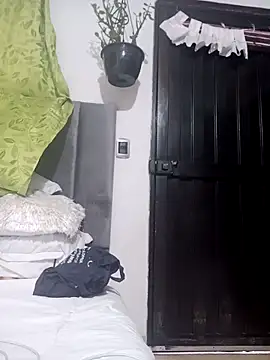 CurvySara1 online show from September 26, 9:45 pm