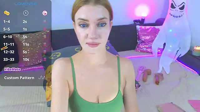 Snapshot of AlexaStoun chatting on October 27, 2:56 pm AlexaStoun online show from October 27, 2:56 pm