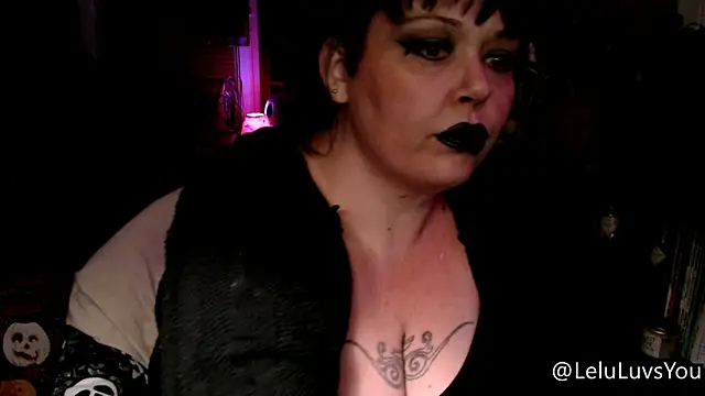 Snapshot of LeluLuvsYou chatting on October 10, 5:34 am LeluLuvsYou online show from October 10, 5:34 am