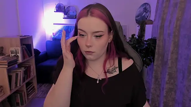 CoralineKeyns online show from July 28, 5:27 am