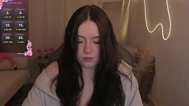 CoralineKeyns online show from March 12, 5:54 am