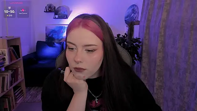 CoralineKeyns online show from July 7, 6:47 am
