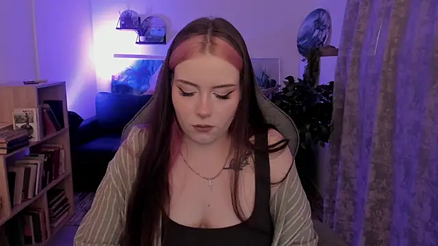 CoralineKeyns online show from July 22, 5:30 am