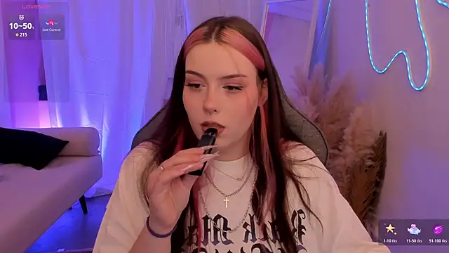 CoralineKeyns online show from June 19, 9:24 am