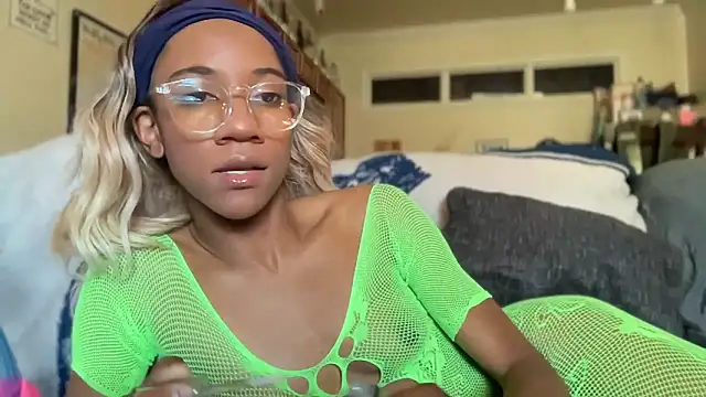 cutiesigh online show from October 9, 2:21 pm