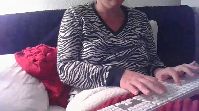 Snapshot of DragoneSFR chatting on October 5, 6:24 pm DragoneSFR online show from October 5, 6:24 pm