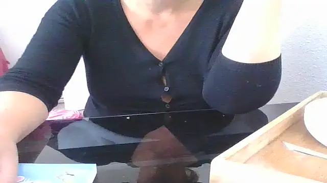 Snapshot of DragoneSFR chatting on September 21, 11:20 am DragoneSFR online show from September 21, 11:20 am