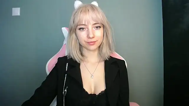 LuciaYoung online show from March 21, 8:19 am