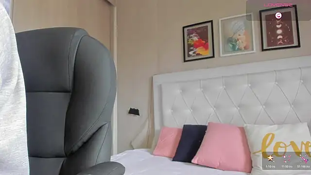 emma  smith1 online show from March 9, 12:52 pm