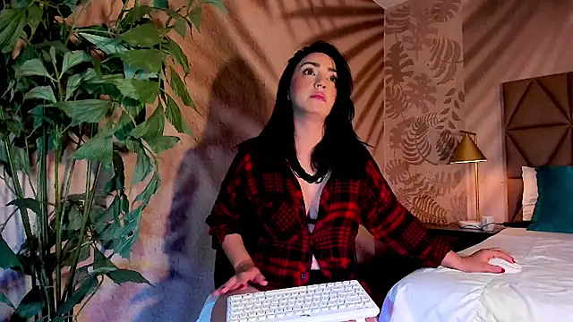 LIAH IZUMI online show from September 25, 2:05 pm