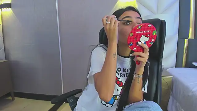 ChloeHarper  online show from February 24, 11:53 am