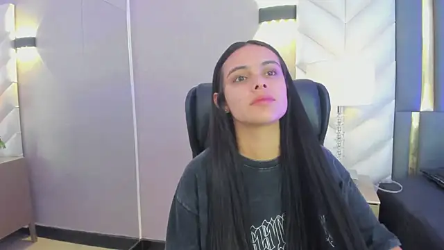 ChloeHarper  online show from April 12, 12:19 pm