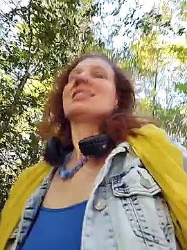 Snapshot of Exhibitionsplit chatting on October 28, 12:00 pm Exhibitionsplit online show from October 28, 12:00 pm