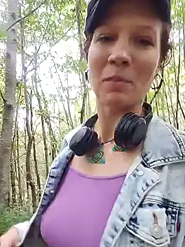 Snapshot of Exhibitionsplit chatting on September 28, 11:04 am Exhibitionsplit online show from September 28, 11:04 am