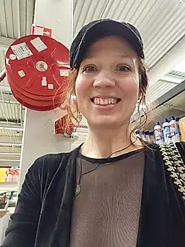 Exhibitionsplit online show from November 21, 12:07 pm