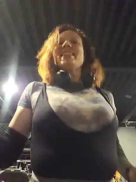 Snapshot of Exhibitionsplit chatting on September 21, 9:46 pm Exhibitionsplit online show from September 21, 9:46 pm