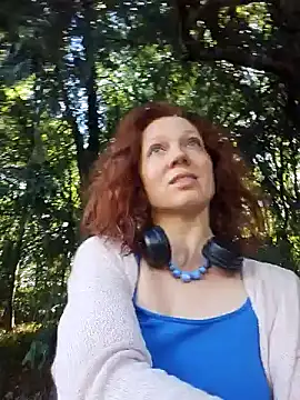 Snapshot of Exhibitionsplit chatting on September 29, 11:48 am Exhibitionsplit online show from September 29, 11:48 am