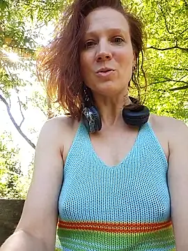 Snapshot of Exhibitionsplit chatting on October 13, 12:19 pm Exhibitionsplit online show from October 13, 12:19 pm