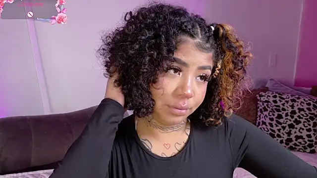 foxxy-lov3 online show from February 24, 1:43 pm