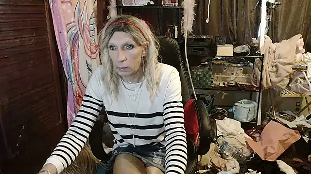 Ombeline1 online show from November 3, 2:10 pm