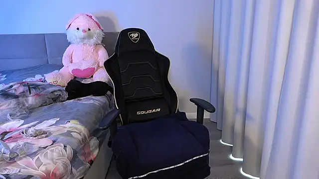 MiniSweetKt online show from November 5, 8:19 am