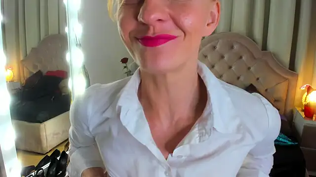 Snapshot of SquirtyAlisa chatting on September 21, 10:30 pm SquirtyAlisa online show from September 21, 10:30 pm