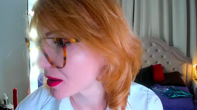 Snapshot of SquirtyAlisa chatting on October 12, 10:56 pm SquirtyAlisa online show from October 12, 10:56 pm