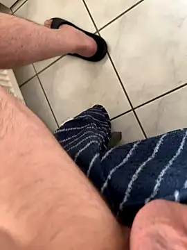 train2whor3 online show from November 17, 11:33 am