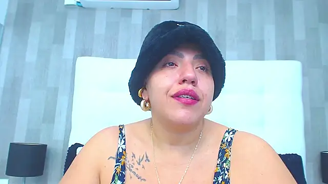 LeahMillerr online show from February 20, 1:01 pm