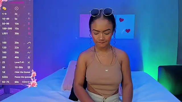 EmmaSmith06 online show from November 18, 5:36 pm