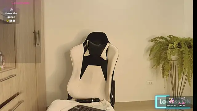 perla milf4u online show from November 15, 4:35 am