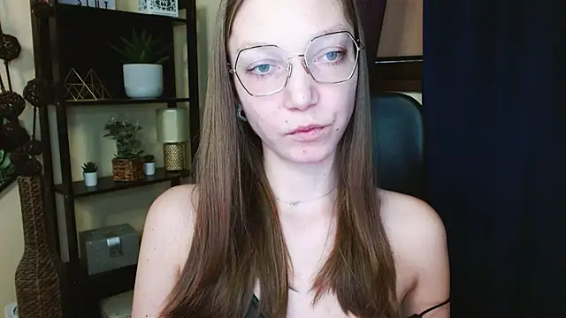 EmillyPlay online show from February 12, 6:59 am