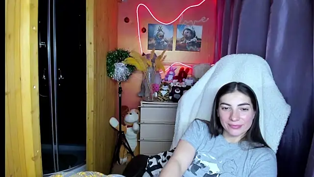 Fiery Brunette  online show from January 12, 4:56 pm