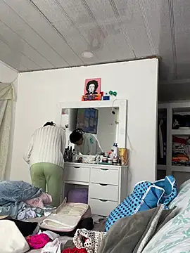 hannahb-e online show from March 25, 3:48 pm