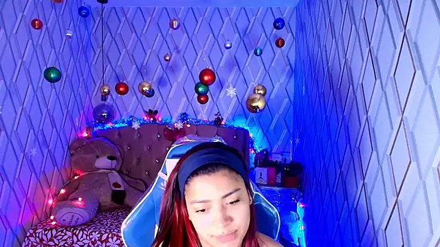 NicolleTaylor online show from December 17, 4:27 am