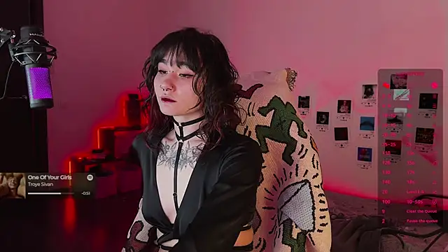 deadlysweet online show from November 23, 1:08 am