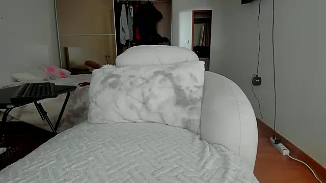 dulceys online show from February 7, 9:13 am