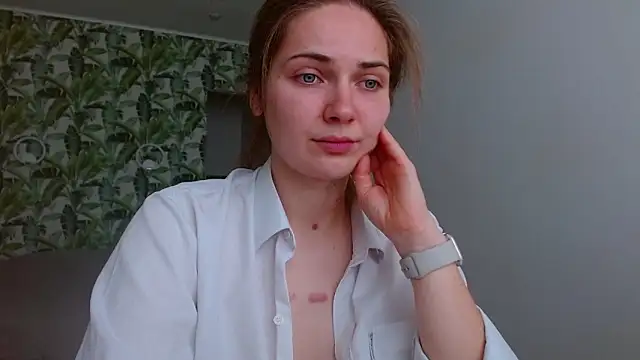 Snapshot of Olivia_shine chatting on October 13, 5:32 am Olivia shine online show from October 13, 5:32 am